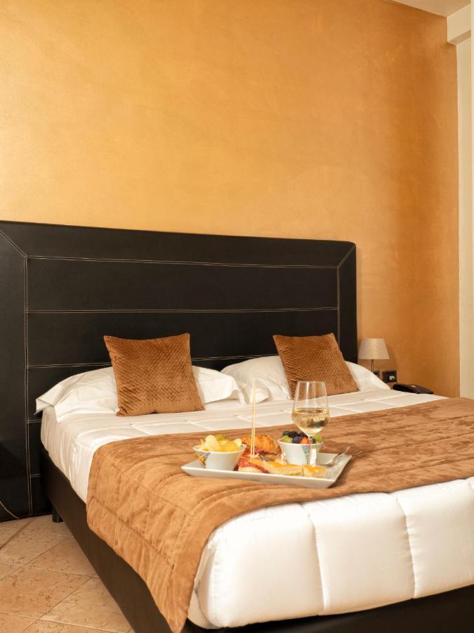 Hotel Europa Палаццоло-сулл'Ольо Экстерьер фото