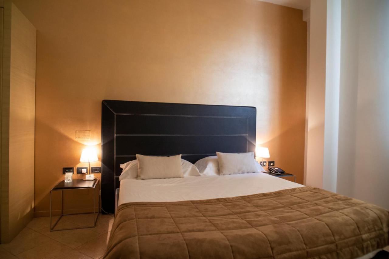 Hotel Europa Палаццоло-сулл'Ольо Экстерьер фото